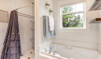 157 NW Black Hawk Ave, Bend, OR 97703