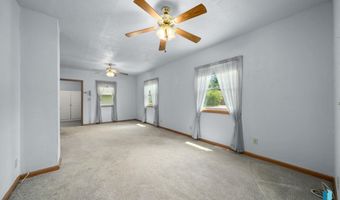 412 S 1st Ave, Brandon, SD 57005