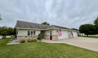 1726 Arthurs Ct, Aberdeen, SD 57401