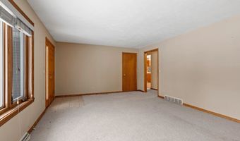 2405 N ERB St, Appleton, WI 54911