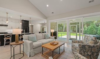 24 Alumni Rd, Beaufort, SC 29907