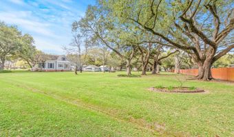 8916 Eastwood Dr, Abbeville, LA 70510