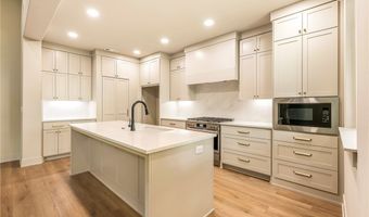 9 Mere Ln, Bella Vista, AR 72714