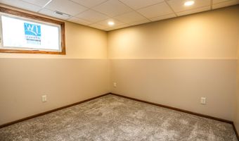 2203 N STATE St, Aberdeen, SD 57401