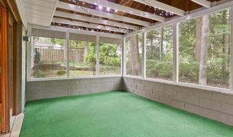 8504 CANTERBURY Dr, Annandale, VA 22003