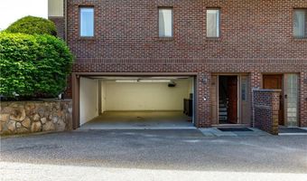 3976 Post Rd, Warwick, RI 02886