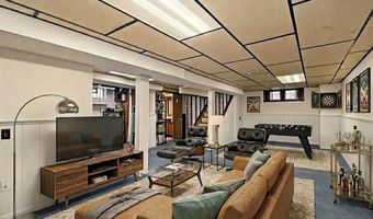 9885 Hubert Ave, Allen Park, MI 48101