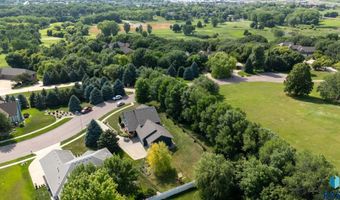212 N Fairway Dr, Brandon, SD 57005