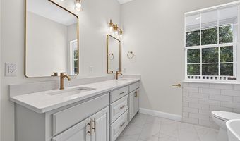 17 Sandhurst Dr, Bella Vista, AR 72714