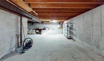 410 Wandsworth St, Narragansett, RI 02882