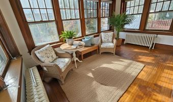 320 S 9TH St, Akron, PA 17501