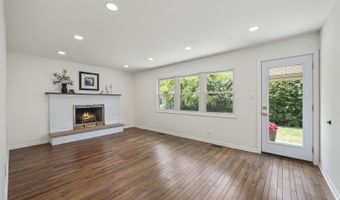 1110 S Fernandez Ave, Arlington Heights, IL 60005