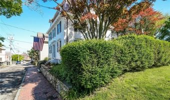 24 Barney St, Newport, RI 02840