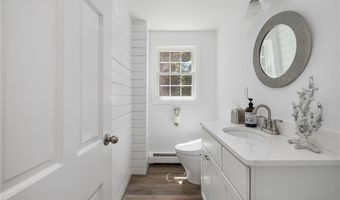 9 Foster St, Barrington, RI 02806