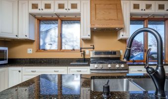 104 Lakewood Dr, Antioch, IL 60002