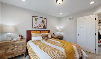 6151 N TRAILWOODS Dr, Ann Arbor, MI 48103