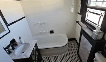 42 Robbins Ave, Amityville, NY 11701