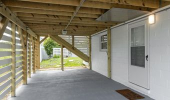 125 Pelican Dr, Atlantic Beach, NC 28512