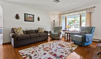 224 Sunderland Dr, Auburn, ME 04210
