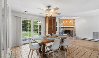 6 Lakewood Dr, Narragansett, RI 02882