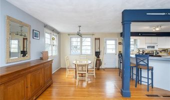 37 Squantum Dr, Middletown, RI 02842
