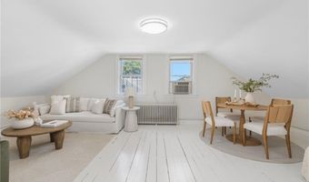 27 Dean Ave 3, Newport, RI 02840