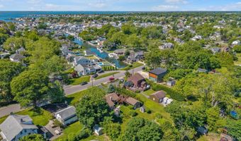21 Hamilton St, Amityville, NY 11701