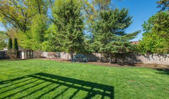 18 Evergreen Dr, Bayonne, NJ 07035