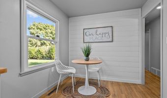 1824 E COLLEGE Ave, Appleton, WI 54915