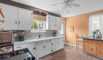 9 Kitchener Rd, Johnston, RI 02919