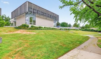 14775 NW OAKHILLS Dr, Beaverton, OR 97006