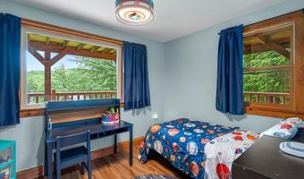 46 Log Cabin Dr, Cambridge, VT 05465