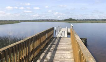 1396 MAIN St, Atlantic Beach, FL 32233
