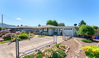311 MAPLE St, Brookings, OR 97415