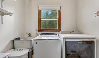 114 W SAVANNAH Dr, Bear, DE 19701