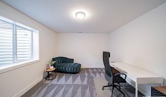 576 Hollow Dr, Ammon, ID 83401