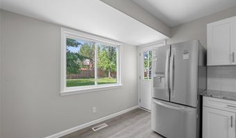 412 Sorrento Dr, Ballwin, MO 63021