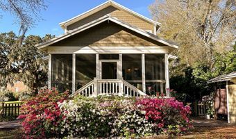 15 8th St, Apalachicola, FL 32320