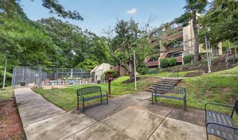 2212 S RANDOLPH St 1, Arlington, VA 22204