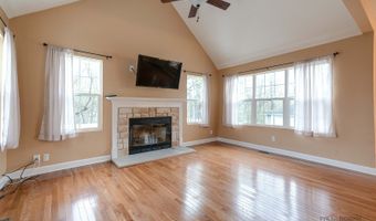40431 N Fairview St, Antioch, IL 60002