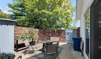 933 Williamsburg Cir, Warwick, RI 02886