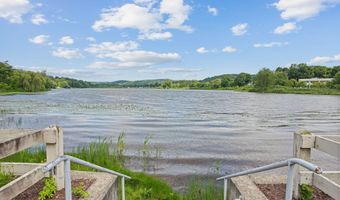 11 Boulevard Dr 10-44, Danbury, CT 06810