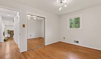 5701 RADNOR Ct, Bethesda, MD 20817