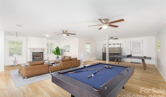 602 Hidden Springs Dr, Asheville, NC 28804