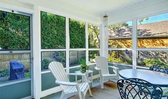 12 Harbour Ter, Cranston, RI 02905