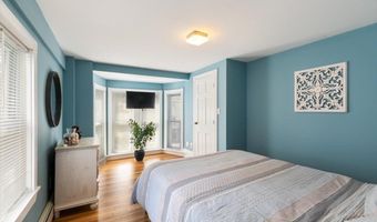 87 Friend St A, Amesbury, MA 01913