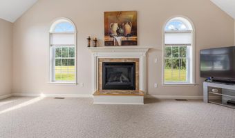 179 Windsor Dr, Auburn, NH 03032
