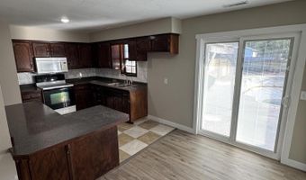 808 E Walnut St, Aurora, MO 65605