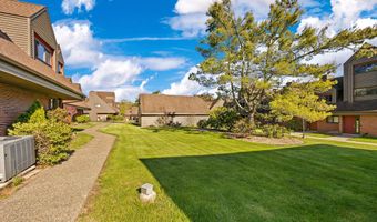 64 Montoya Dr 64, Branford, CT 06405