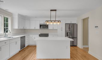 6 Kristen Way, Clinton, CT 06413